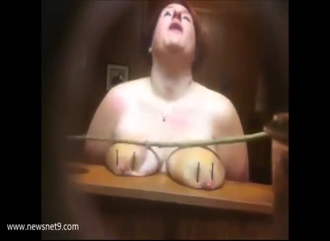 Video :Submissive poor bitch got her nipples pinned in wooden table 
